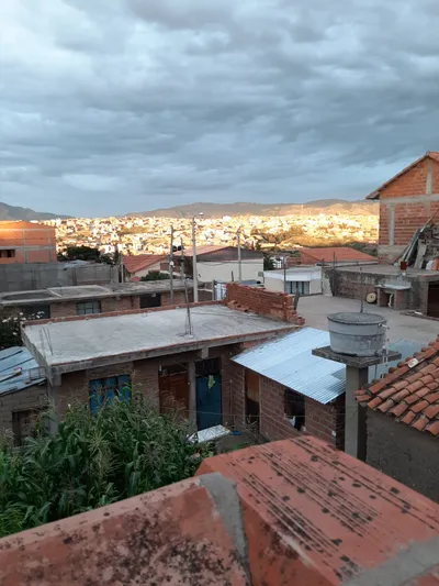 Panorama des Stadtviertels Villa Armonia, Sucre, Bolivien, Februar 2020